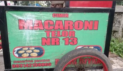 Keterangan Foto: Kisah Pilu Siti Ainun Pedagang Cimim di Karawang diduga kena tipu