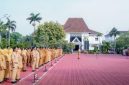 Keterangan Foto: Asep Aang Rahmatullah Sekda Karawang pimpin apel pagi di Plaza Pemda Karawang
