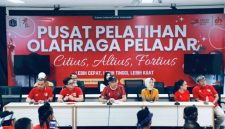 Keterangan Foto: Wakil Menteri Sosial Republik Indonesia Agus Jabo Priyono menghadiri pelepasan Kontingen Nasional Indonesia Garuda Baru Street Soccer yang akan mewakili Indonesia pada ajang Street Child World Cup di Mexico