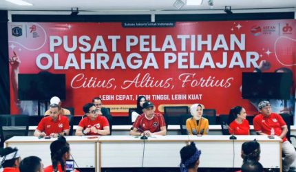 Keterangan Foto: Wakil Menteri Sosial Republik Indonesia Agus Jabo Priyono menghadiri pelepasan Kontingen Nasional Indonesia Garuda Baru Street Soccer yang akan mewakili Indonesia pada ajang Street Child World Cup di Mexico