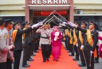 Foto: AKBP Fiki N. Ardiansyah Kapolres Karawang memimpin langsung upacara Serah Terima Jabatan di lapangan halaman Polres Karawang