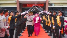 Foto: AKBP Fiki N. Ardiansyah Kapolres Karawang memimpin langsung upacara Serah Terima Jabatan di lapangan halaman Polres Karawang