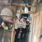 Keterangan Foto: Kusnali Kakanwil Ditjanpas Jabar meninjau bedah rumah warga tidak mampu di Warungkiara sukabumi