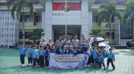 Keterangan Foto: AKP Sudiriyanto Kasat Lantas Kepolisian Resor Karawang saat kegiatan edukatif polisi sahabat anak (polsanak)