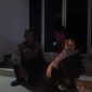 Keterangan Foto: Jajaran Polsek Telagasari gencarkan kegiatan pembinaan sistem keamanan lingkungan (siskamling) kepada warga Desa Pulosari