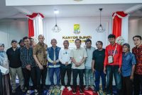 Keterangan Foto: Pemerintah Kabupaten Karawang bersama Dinas Sosial menjemput delapan warga Karawang yang menjadi korban dugaan TPPO