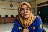 Keterangan Foto: Yeni Mulyani S.Pd.SD., M.Pd Kepala Sekolah SDN 1 Karawang Wetan