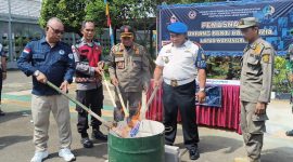 Keterangan Foto: Kurnia Panji Pamekas Kepala Lapas Kelas IIA Warungkiara menggelar kegiatan Ikrar Pemasyarakatan Bersih dari Halinar