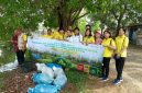 Keterangan Foto: umat Buddha di Kabupaten Karawang menggelar aksi peduli lingkungan dan pelepasan ikan (Fang Shen) di aliran Sungai Leuweung Sereuh