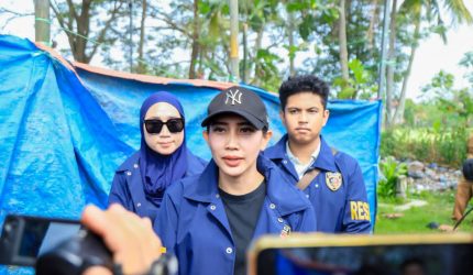 Keterangan Foto: Polres Karawang Polda Jabar melakukan ekshumasi atau pembongkaran makam korban untuk kepentingan autopsi forensik