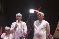 Keterangan Foto: Aep Syaepuloh dan Dedi Mulyadi kompak diacara kirab budaya binokasih