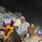 Keterangan Foto: Aep Syaepuloh Bupati Karawang mengaku bahagia dapat mengikuti rangkaian Kirab Mahkota Binokasih bersama masyarakatnya
