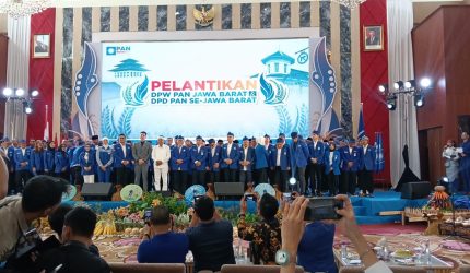 Keterangan Foto: Zulkifli Hasan Ketua Umum PAN resmi melantik dan mengukuhkan jajaran pengurus DPW Jawa Barat di Hotel Sutan Raja Bandung