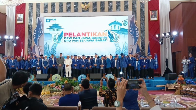 Keterangan Foto: Zulkifli Hasan Ketua Umum PAN resmi melantik dan mengukuhkan jajaran pengurus DPW Jawa Barat di Hotel Sutan Raja Bandung