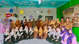 Keterangan Foto: para guru kelas 1 dari SDN 1 Karawang Wetan dan SDN 1 Adiarsa Timur melakukan kunjungan edukatif ke TKQ Anissa
