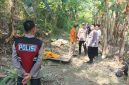 Keterangan Foto: Jajaran Polres Karawang melakukan identifikasi jasad remaja di bantaran Sungai Citarum Kecamatan Batujaya Kabupaten Karawang