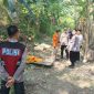 Keterangan Foto: Jajaran Polres Karawang melakukan identifikasi jasad remaja di bantaran Sungai Citarum Kecamatan Batujaya Kabupaten Karawang