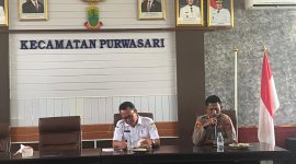 Keterangan Foto: Iptu Cahya Hardiansyah Kapolsek Purwasari tekankan Kamtibmas di rapat Minggon Kecamatan Purwasari