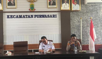 Keterangan Foto: Iptu Cahya Hardiansyah Kapolsek Purwasari tekankan Kamtibmas di rapat Minggon Kecamatan Purwasari