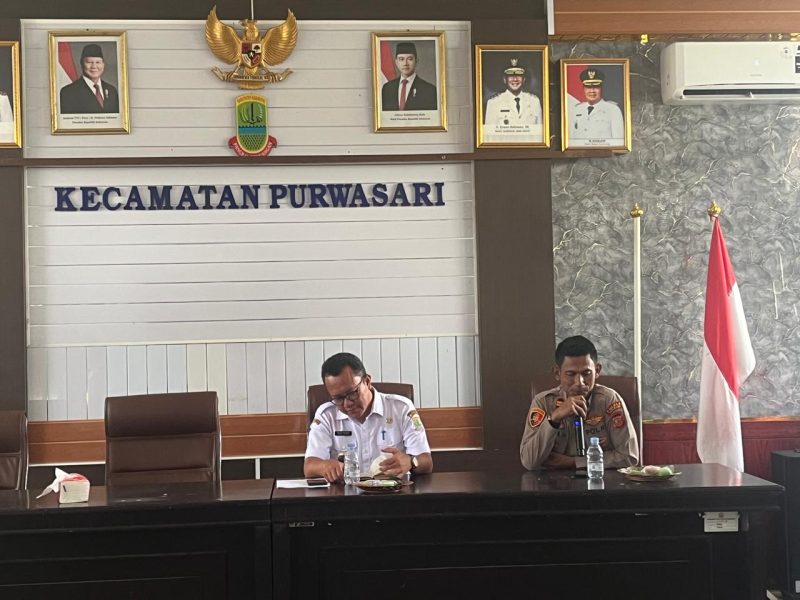Keterangan Foto: Iptu Cahya Hardiansyah Kapolsek Purwasari tekankan Kamtibmas di rapat Minggon Kecamatan Purwasari