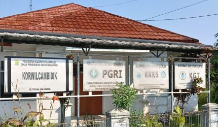 Keterangan Foto: Oknum Korwilcambidik Kecamatan Tirtajaya berinisial MY turut menuai sorotan dan kecaman dari kalangan insan pers serta organisasi media