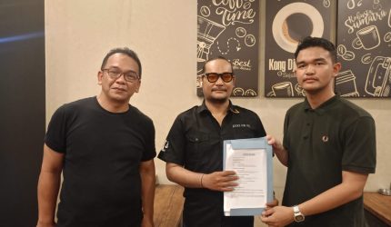 Keterangan Foto: LBH Lintas Buana Nusantara bersama para pemberi kuasa