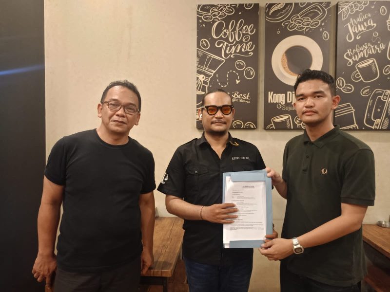 Keterangan Foto: LBH Lintas Buana Nusantara bersama para pemberi kuasa