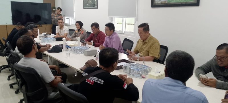 Keterangan Foto: ‎Karang Taruna Wanasari dan Warga Audiensi Desak PT TKH Buka Kembali Aktivitas Galian