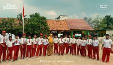 Keterangan Foto: kegiatan pelepasan sekaligus penyerahan Surat Keterangan Kelulusan siswa kelas VI SDN 2 Gintungkerta secara sederhana dan penuh makna