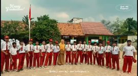 Keterangan Foto: kegiatan pelepasan sekaligus penyerahan Surat Keterangan Kelulusan siswa kelas VI SDN 2 Gintungkerta secara sederhana dan penuh makna