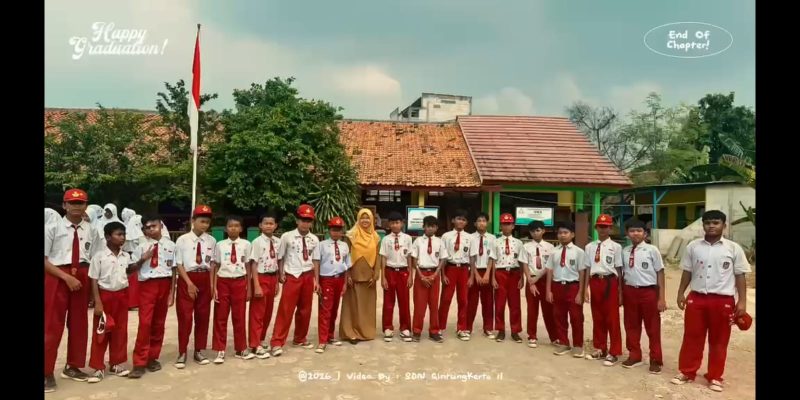 Keterangan Foto: kegiatan pelepasan sekaligus penyerahan Surat Keterangan Kelulusan siswa kelas VI SDN 2 Gintungkerta secara sederhana dan penuh makna