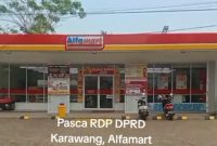Foto screenshot Unggahan Video warga menerangkan bahwa Alfamart Kalijaya masih beroperasi