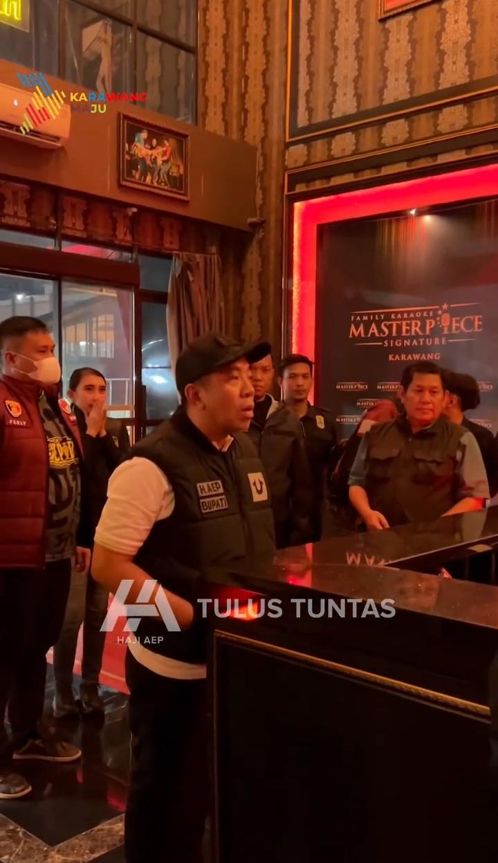Keterangan Foto: Inspeksi mendadak tempat hiburan malam oleh bupati Karawang dan jajaran forkopimda kabupaten Karawang,(sumber: Instagram Aep Syaepuloh)