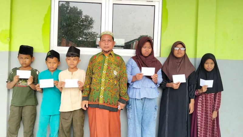 Keterangan Foto: Madrasah Diniyah Takmiliyah Ula (MDTU) Al Hidayah menyambut Tahun Baru Islam 1448 Hijriah dengan agenda rutin santunan anak yatim piatu