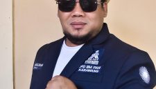 Dede Mulyana, anggota DPRD Kabupaten Karawang dari Partai Amanat Nasional (PAN) 
yang juga menjabat sebagai Ketua DPD Barisan Muda Penegak Amanat Nasional (BMPAN) Karawang