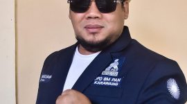 Dede Mulyana, anggota DPRD Kabupaten Karawang dari Partai Amanat Nasional (PAN) 
yang juga menjabat sebagai Ketua DPD Barisan Muda Penegak Amanat Nasional (BMPAN) Karawang