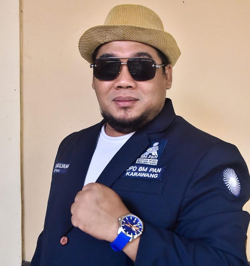Dede Mulyana, anggota DPRD Kabupaten Karawang dari Partai Amanat Nasional (PAN) 
yang juga menjabat sebagai Ketua DPD Barisan Muda Penegak Amanat Nasional (BMPAN) Karawang