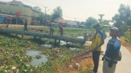 Perum Jasa Tirta (PJT) wilayah Pedes melaksanakan kegiatan gotong royong (gorol) membersihkan saluran irigasi (foto: istimewa)