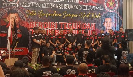 Foto bersama Ketua umum bersama jajaran