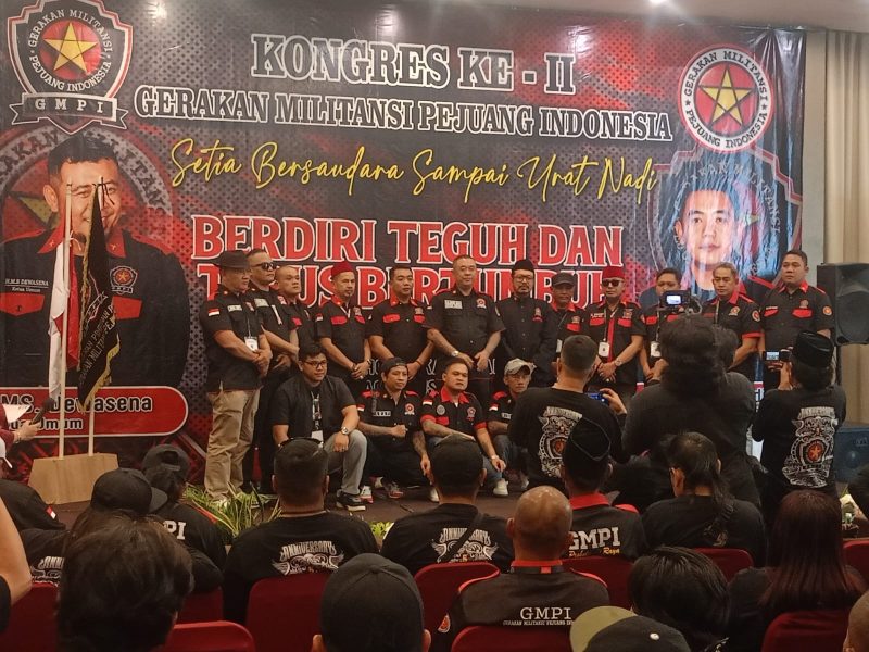 Foto bersama Ketua umum bersama jajaran