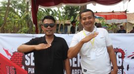 Keterangan Foto: Kosim Taryana Ketua Karang Taruna Bhakti Remaja Kelurahan Plawad (Kiri) dan Asep Arab Ketua Panitia Pelaksana acara HUT RI ke 81(Kanan) 