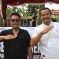 Keterangan Foto: Kosim Taryana Ketua Karang Taruna Bhakti Remaja Kelurahan Plawad (Kiri) dan Asep Arab Ketua Panitia Pelaksana acara HUT RI ke 81(Kanan) 