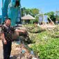 Camat Kutawaluya Karta Wijaya saat di lokasi normalisasi 