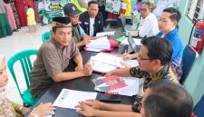 Keterangan photo: Bina Sandra Bakal Calon Kepala Desa Cikampek Timur 