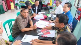 Keterangan photo: Bina Sandra Bakal Calon Kepala Desa Cikampek Timur 