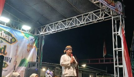 Keterangan Poto: Warga Perum Villa Karawangi menggelar peringatan Maulid Nabi Muhammad SAW