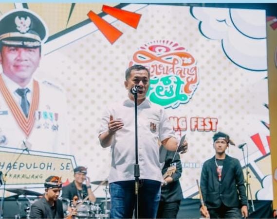 Dok.HUT Karawang ke-393 Ditutup Meriah, Ribuan Warga Padati Hareudang Fest dan Bergoyang Bersama Ade Astrid