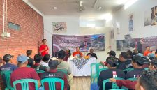 Dok.Anggota DPRD Provinsi Jawa Barat Komisi IV dari Fraksi PDI Perjuangan, Pipik Taufik Ismail, S.Sos., M.M., menyerap langsung aspirasi para driver ambulans desa yang tergabung dalam S.A.K.U (Silaturahmi Ambulans Karawang Utara) dalam kegiatan Pengawasan Penyelenggaraan Pemerintahan Tahun Anggaran 2026 di Desa Amansari, Kecamatan Rengasdengklok, Kabupaten Karawang, Senin (21/09/2026).