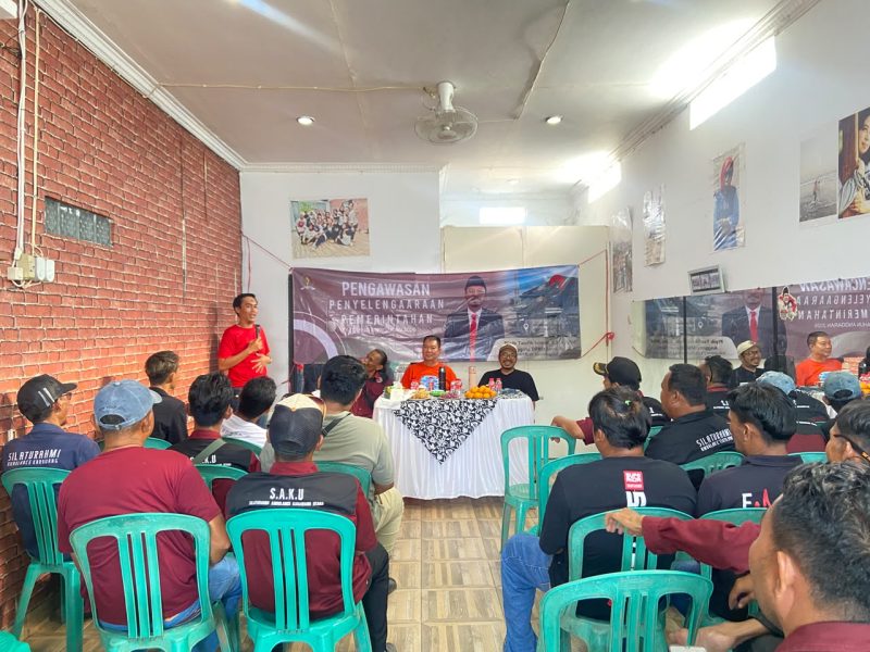 Dok.Anggota DPRD Provinsi Jawa Barat Komisi IV dari Fraksi PDI Perjuangan, Pipik Taufik Ismail, S.Sos., M.M., menyerap langsung aspirasi para driver ambulans desa yang tergabung dalam S.A.K.U (Silaturahmi Ambulans Karawang Utara) dalam kegiatan Pengawasan Penyelenggaraan Pemerintahan Tahun Anggaran 2026 di Desa Amansari, Kecamatan Rengasdengklok, Kabupaten Karawang, Senin (21/09/2026).