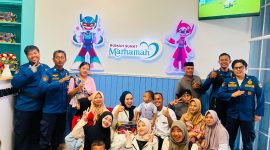Doc istimewa: petugas Damkar Pos 1 Rengasdengklok saat mengantar sunatan warga Amansari Rengasdengklok